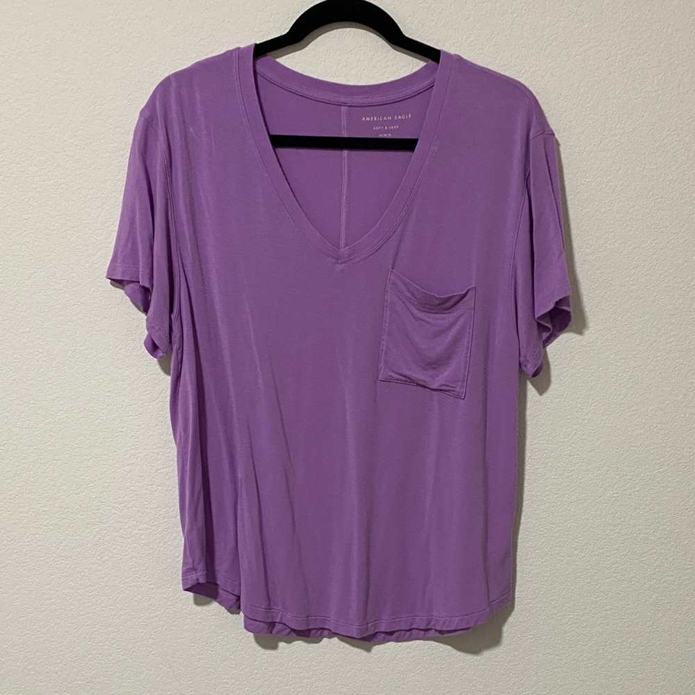 American Eagle Outfitters Lavender V-Neck Tee